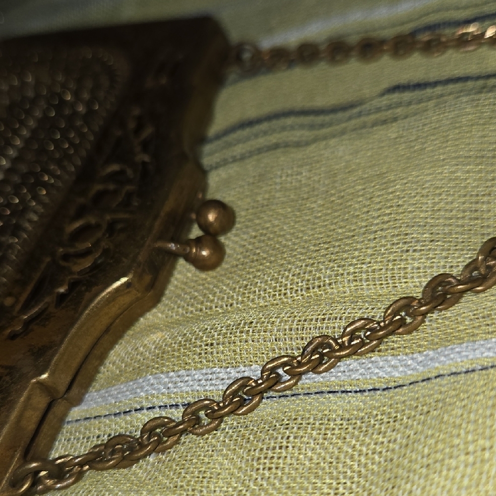 Elegant Gold Mesh Evening Bag - Picture 8 of 8